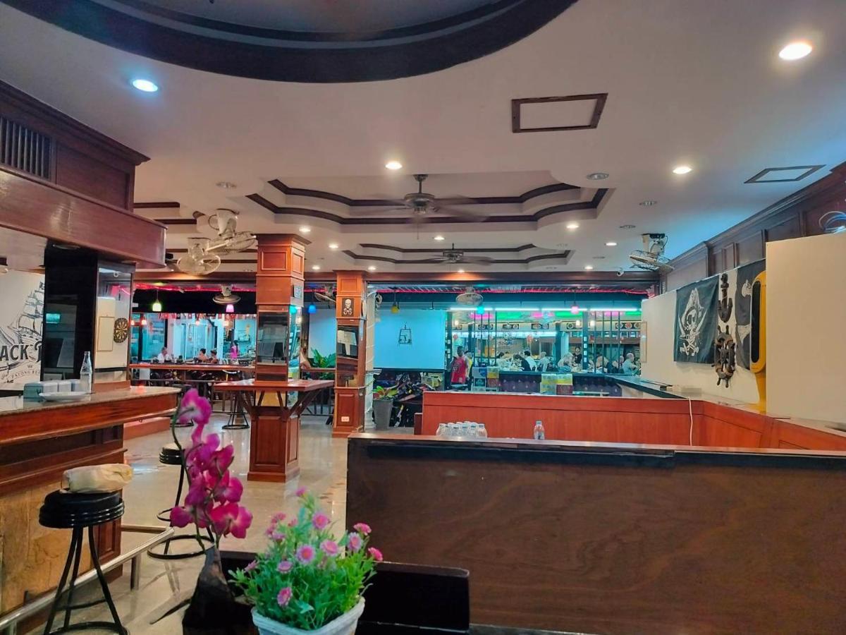 Black Pearl Patong Beachfront Экстерьер фото